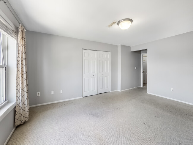 Building Photo - 92 Limewood Ave