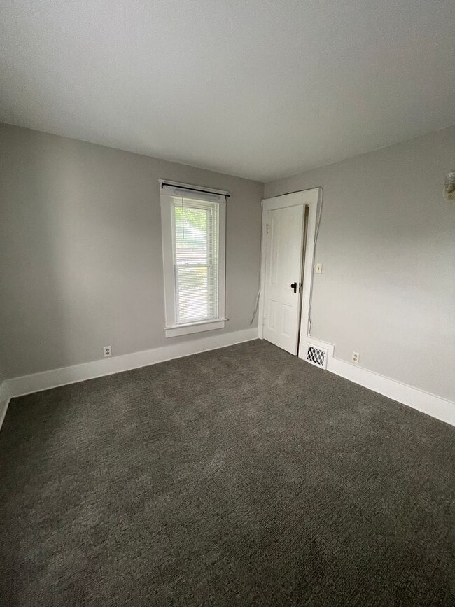 Building Photo - 4 Bedroom Home Near Downtown Goshen