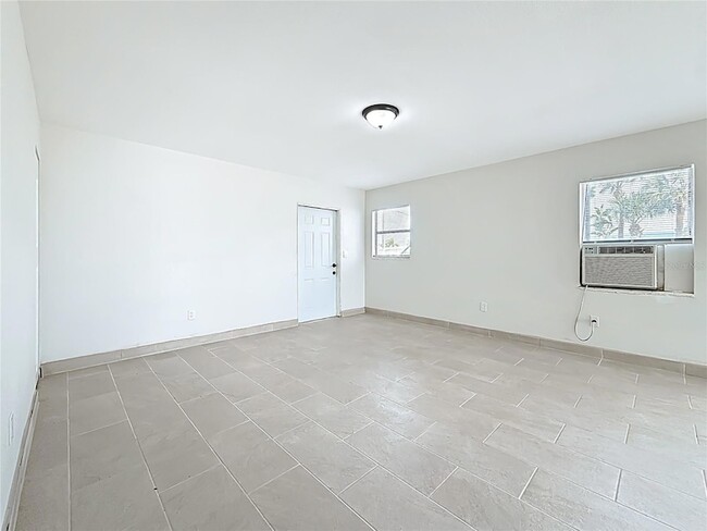 Building Photo - 497 Normandy Rd