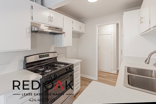 Building Photo - Sun-Drenched One Bedroom with Stainless St...