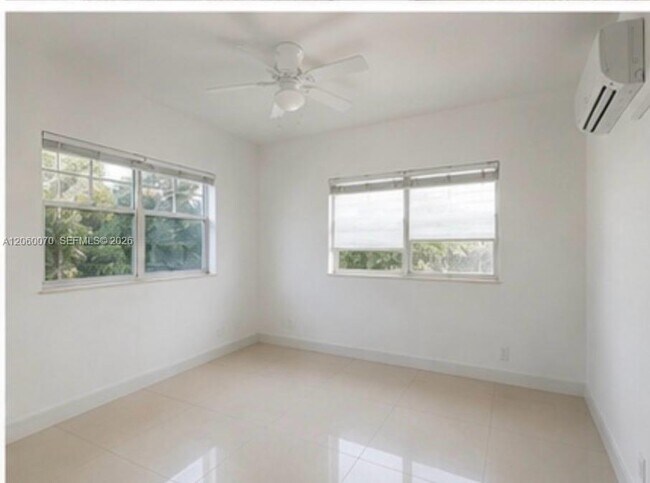 Building Photo - 455 S Shore Dr