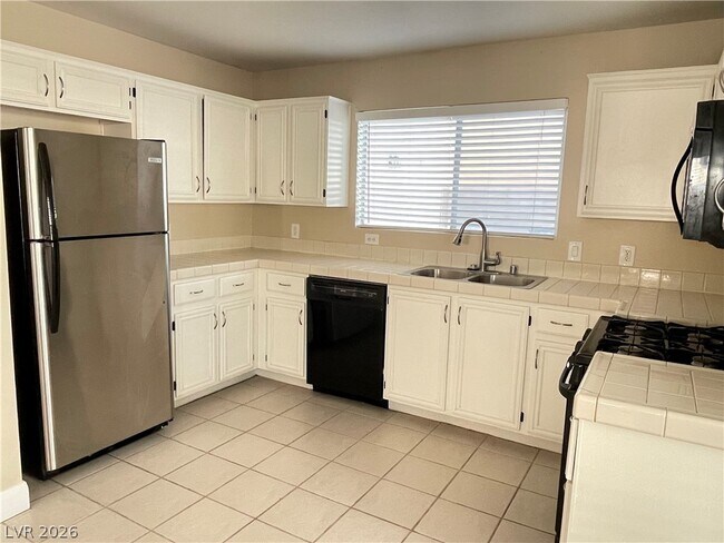 Building Photo - 7512 Pacific Ridge Ave