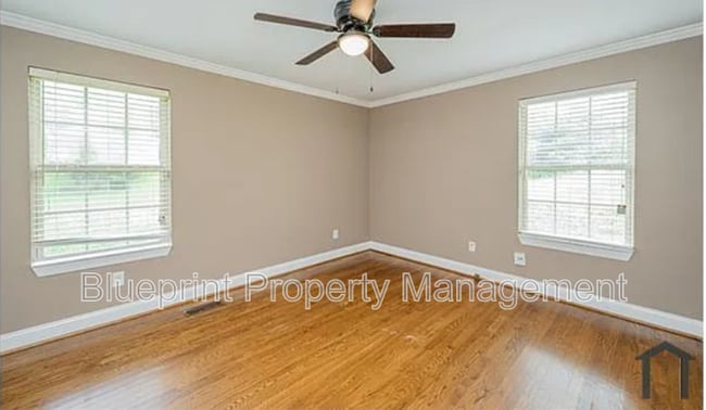 Building Photo - 616 Elm St SW