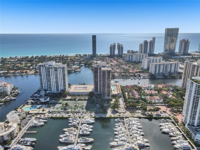 Building Photo - 19667 Turnberry Way