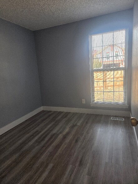 Building Photo - 6160 Fenton St