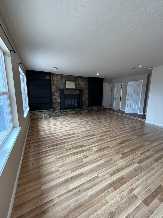 Building Photo - 7061 Luella Anne Dr NE