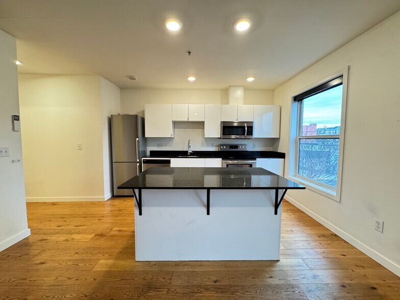 Building Photo - 8803 N Lombard St