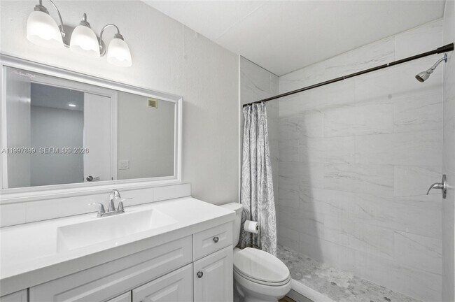 Building Photo - 3310 Pinewalk Dr N