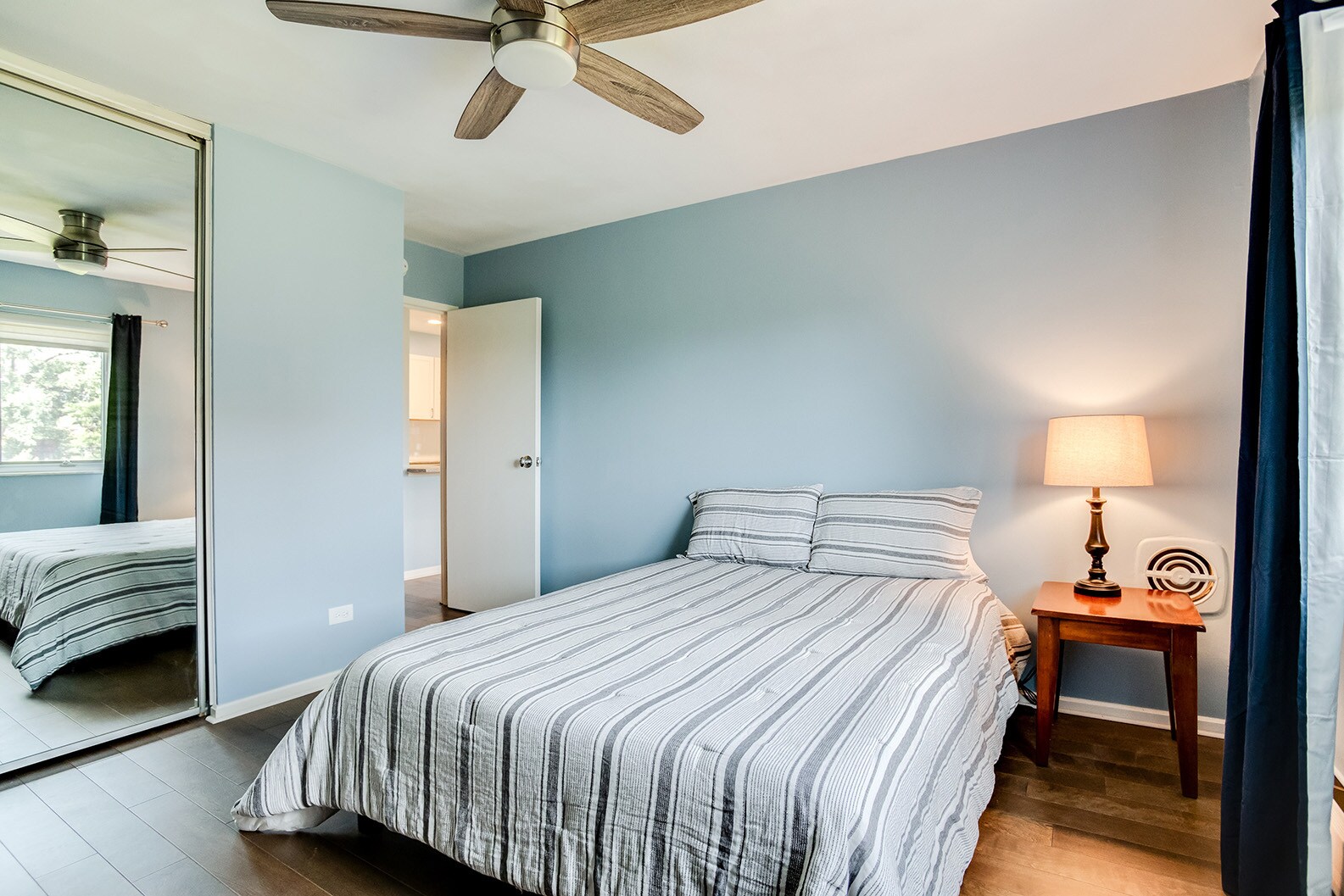 Spacious bedroom with large closet - 2928 Dean Pky