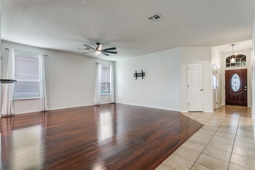 Building Photo - 705 Hightrail