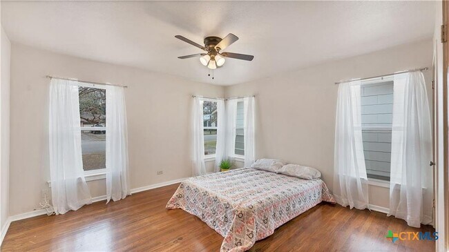 Primary Photo - 838 W Coll St