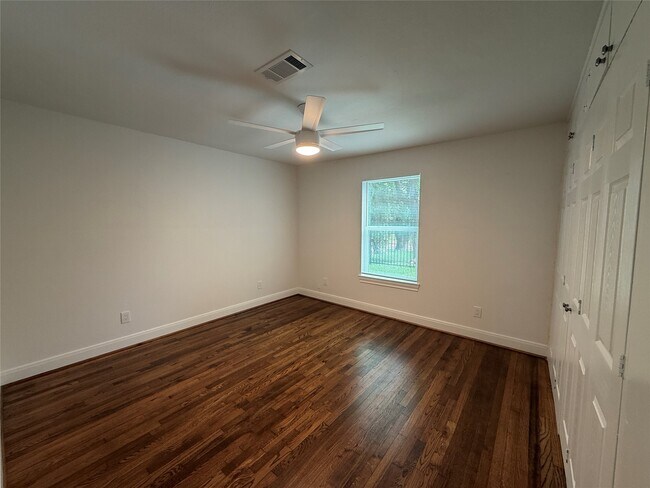 Building Photo - 4843 Culmore Dr