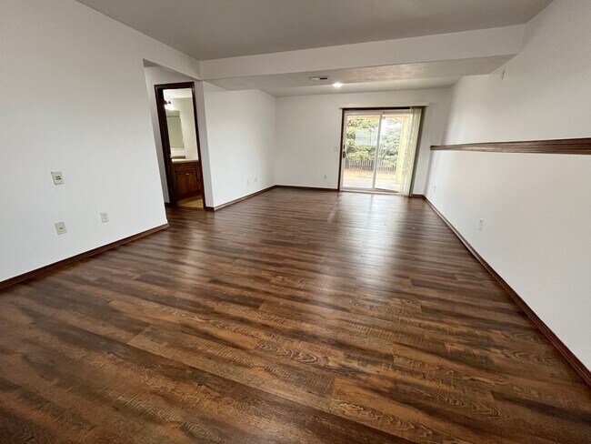 Building Photo - 3 Bed/2 Bath Home w/ Fenced in Yard!