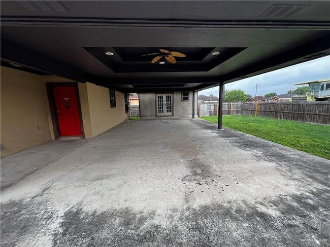 Building Photo - 906 Gonzalez Dr