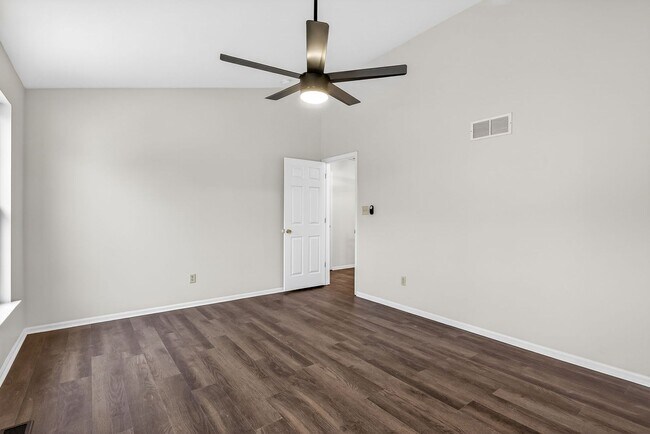 Building Photo - NEWLY RENOVATED HOME