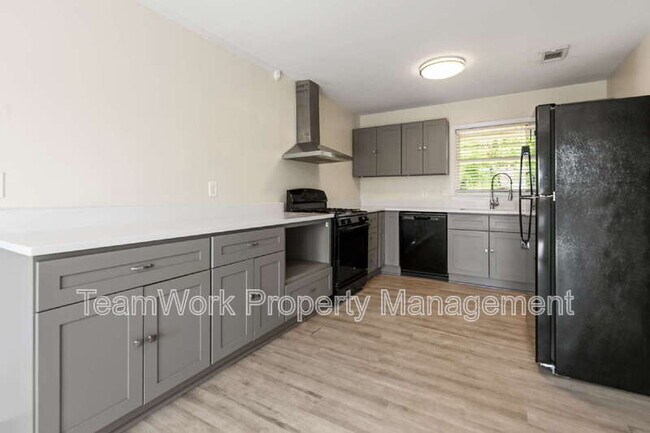 Building Photo - 1641 Falmouth St