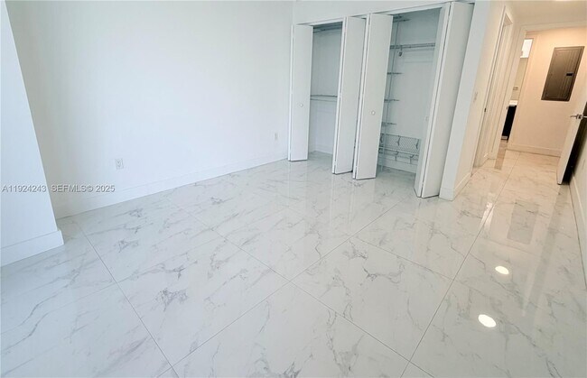 Building Photo - 488 NE 18th St