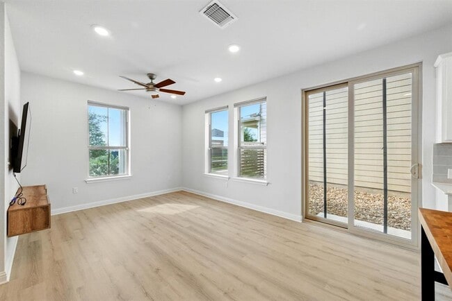 Building Photo - 7503 Lauper Dr