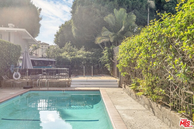 Building Photo - 4040 Grand View Blvd