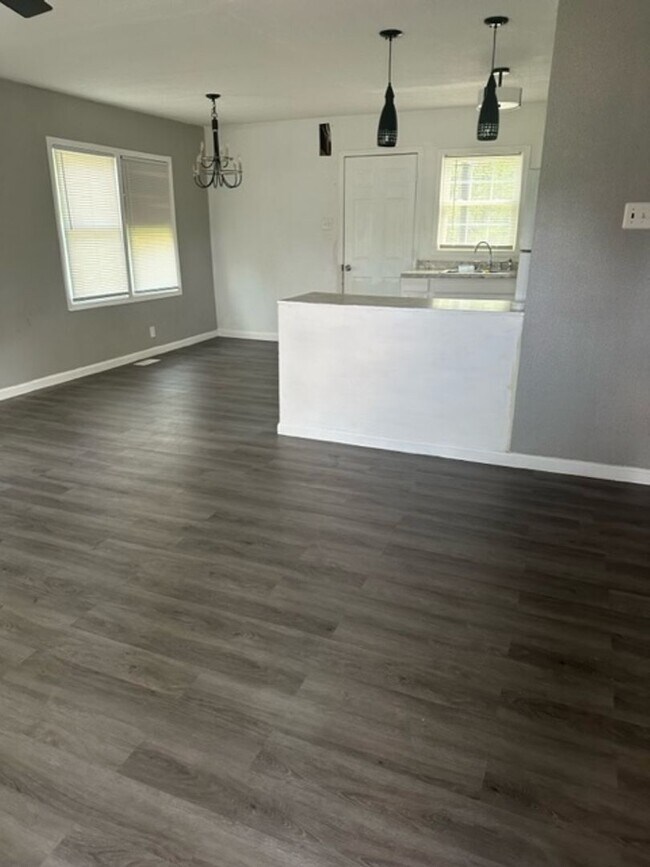 Building Photo - 505 Marcella Dr