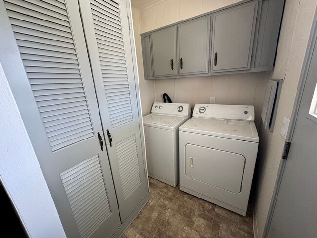 Building Photo - Manufactured home in Lemmon Valley- 3-bedroom 2 bath, huge yard! Pet friendly!