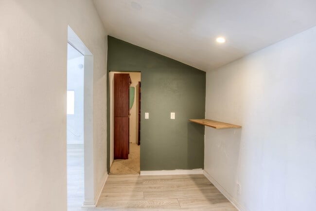 Building Photo - 2555 E Fort Lowell Rd