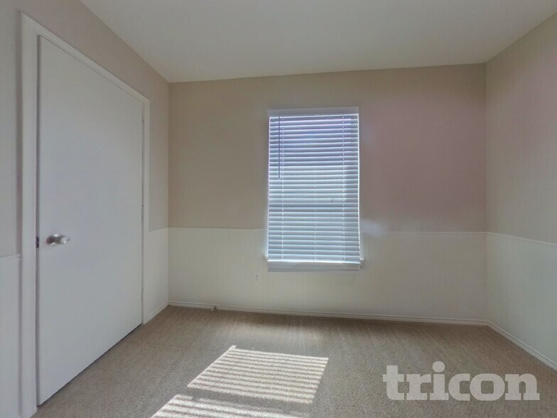 Building Photo - 1625 Emily Ln