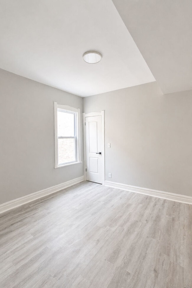 Building Photo - 1704 N Mayfield Ave