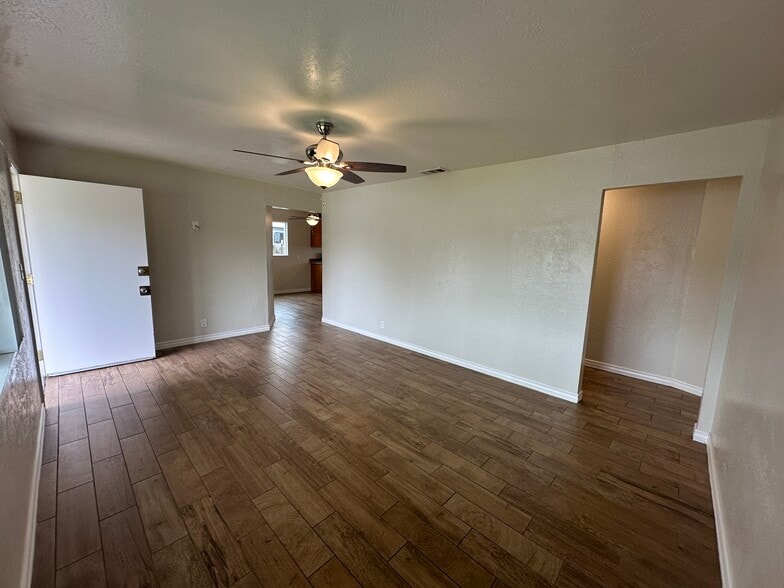 Building Photo - 539 S Gertrude Ave