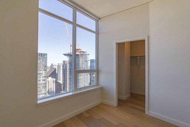 Building Photo - 2Bd/2Ba Seattle Condo