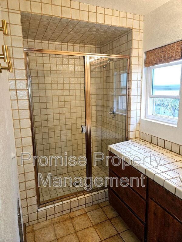 Building Photo - 934 S Myers St