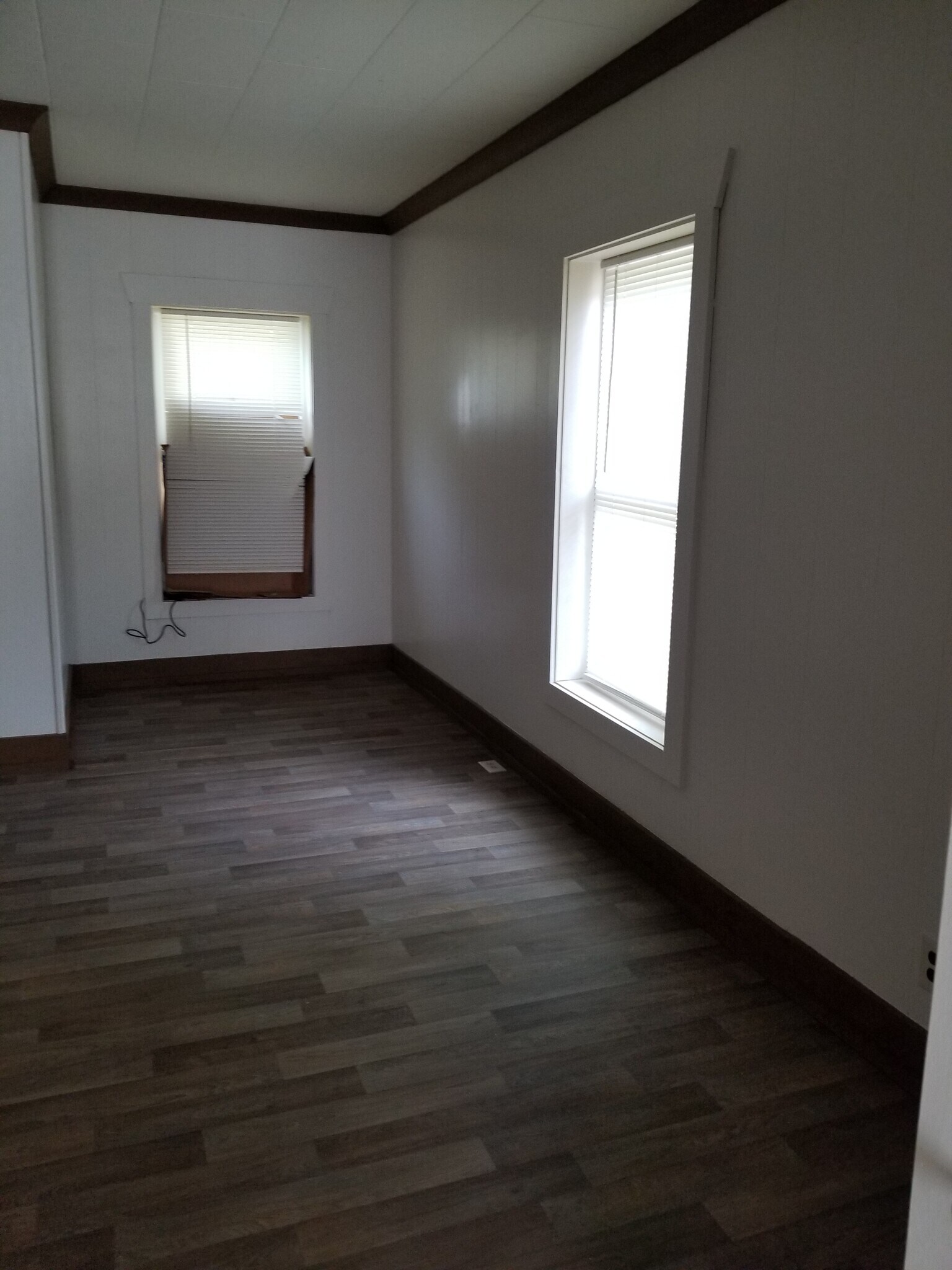 Building Photo - 503 W Kansas St