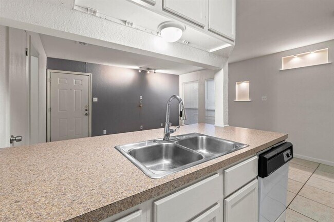 Building Photo - 2708 S 1st St