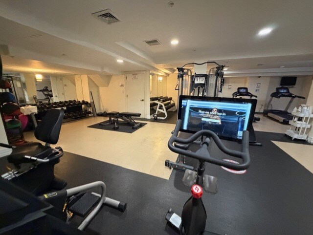 Building Photo - 64-05 Yellowstone Blvd