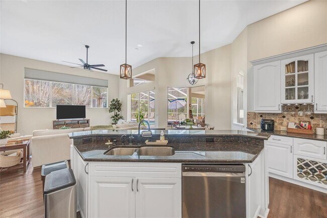 Building Photo - 6120 Chene Ct