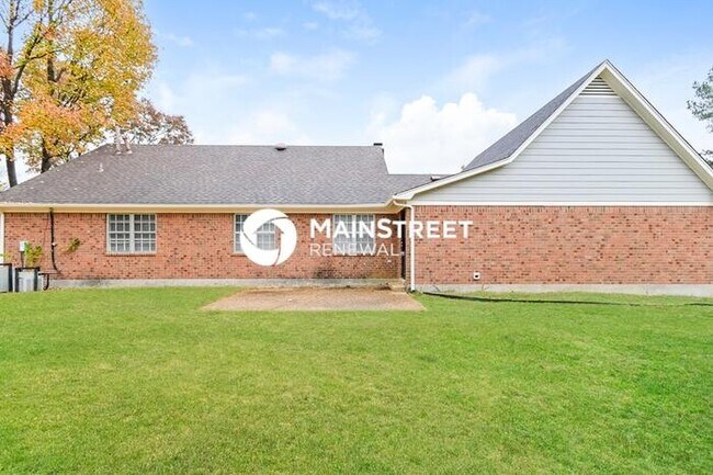 Building Photo - 4 Bedroom Pet-Friendly Home in MEMPHIS, TN with Main Street Renewal