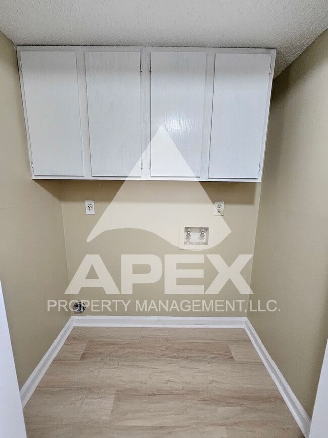 Building Photo - MOVE-IN SPECIAL, $1 RENT!! - Nice 2Bd - 1.5 Ba. Town House in West Knox off Cedar Bluff!