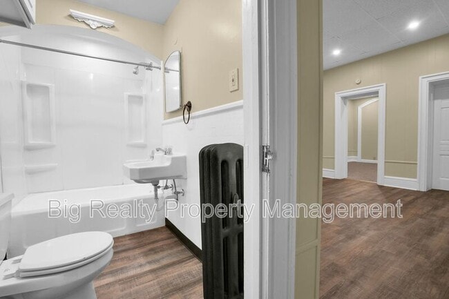 Building Photo - 72 N Main St