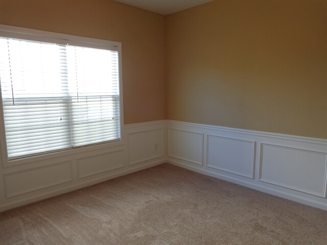 Building Photo - 131 Village Dr