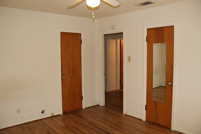 Building Photo - 4405 Erath Ave
