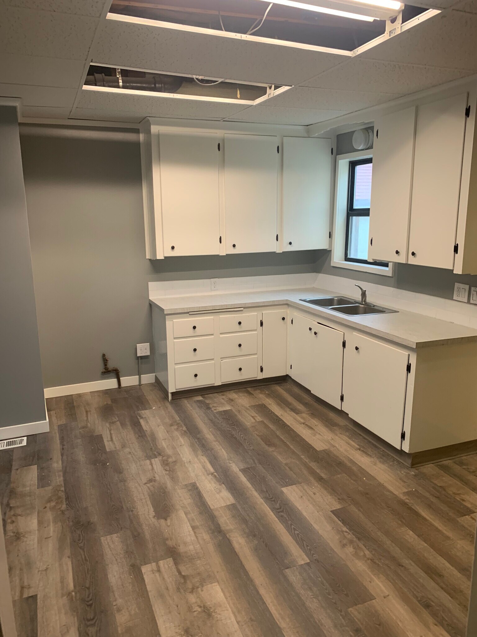 Kitchen - 802 N 8th Ave