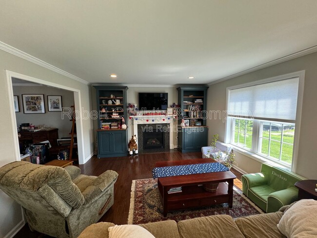 Building Photo - 26 Northview Dr