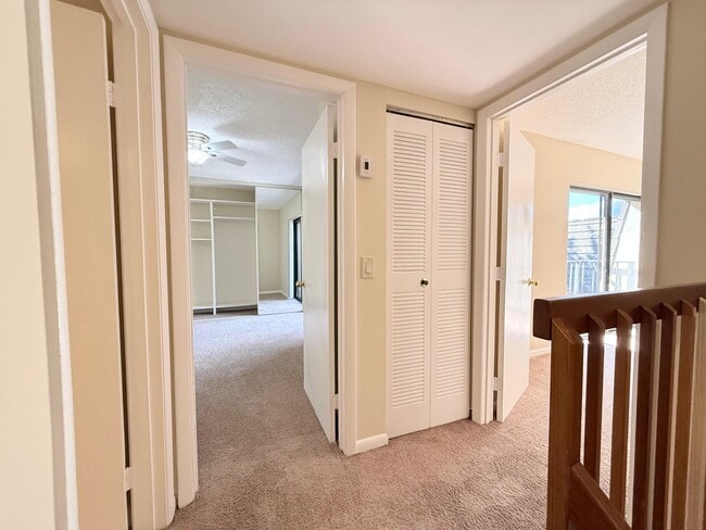 Building Photo - 810 8th Way