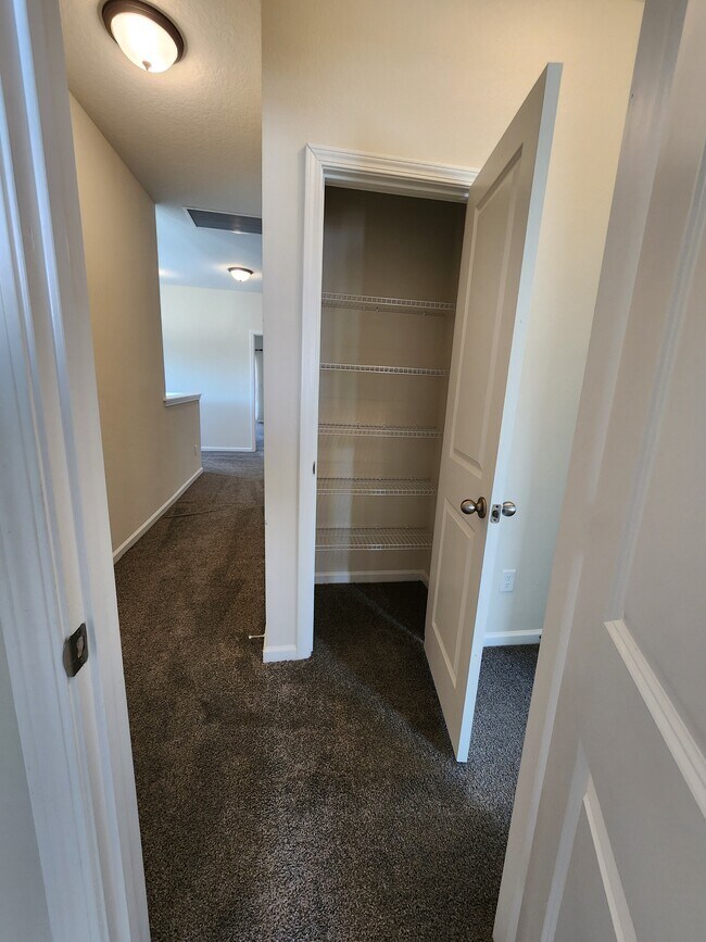 Building Photo - 285 Holly Forest Dr