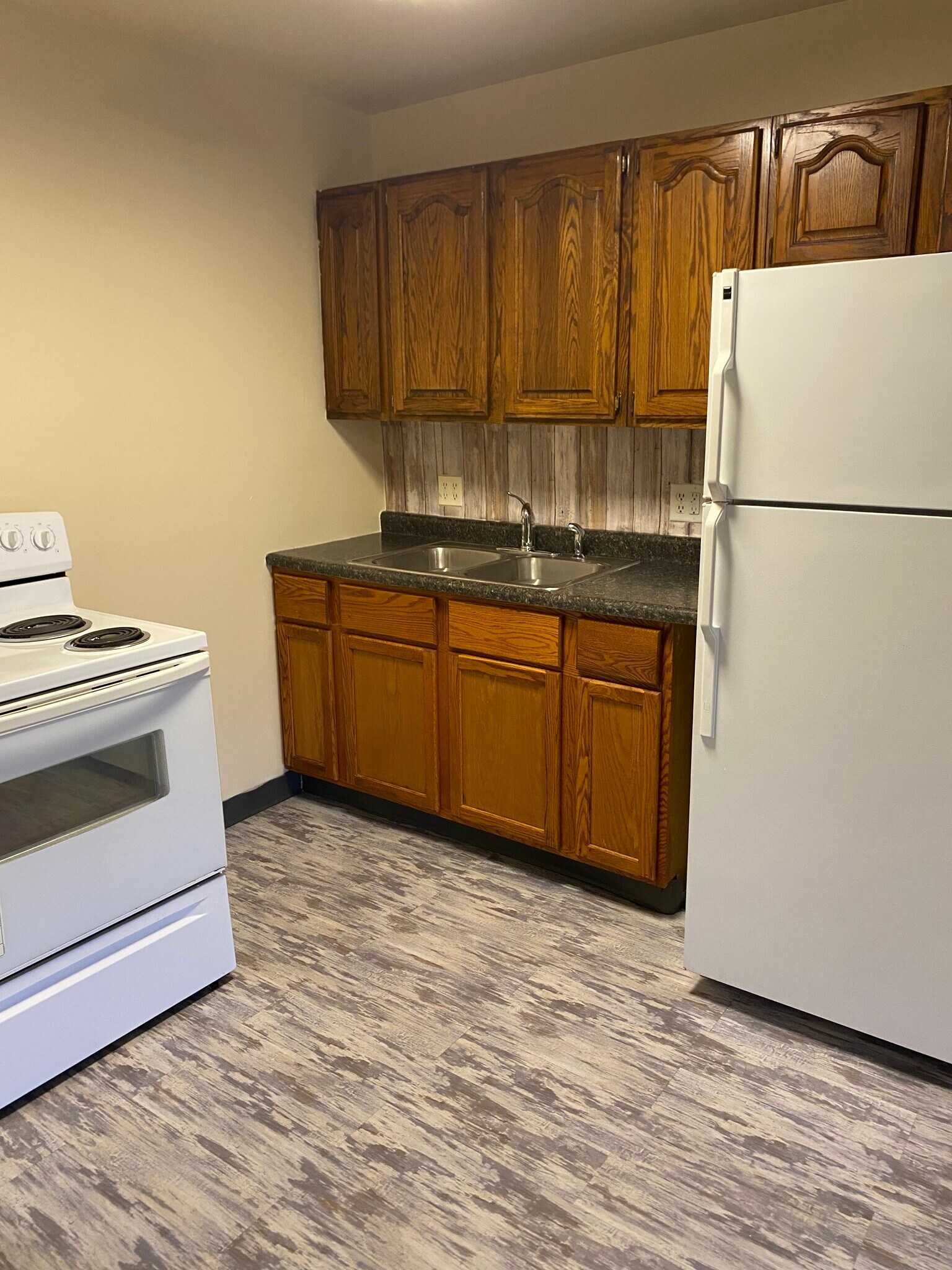 Building Photo - 318 N Central Ave