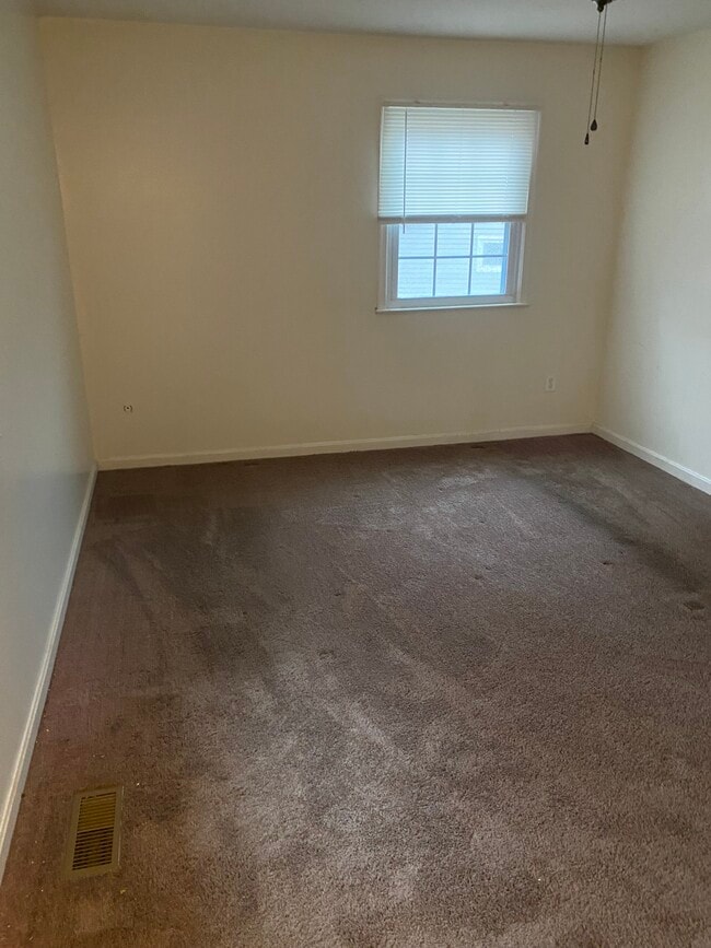 Building Photo - 2212 Westwood Dr