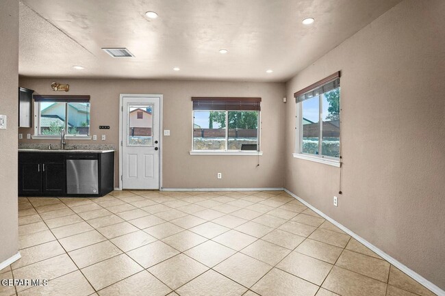 Building Photo - 12294 Tierra Brisa Dr