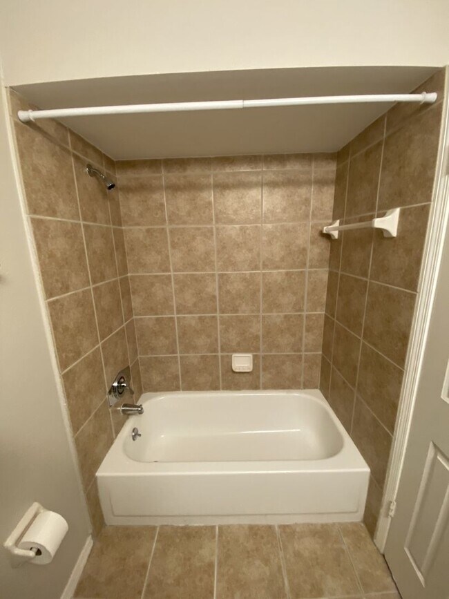 Building Photo - Spacious 2-Bedroom, 2-Bathroom Condo for Rent in Altamonte Springs, FL