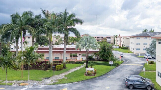 Building Photo - 5300 Washington St