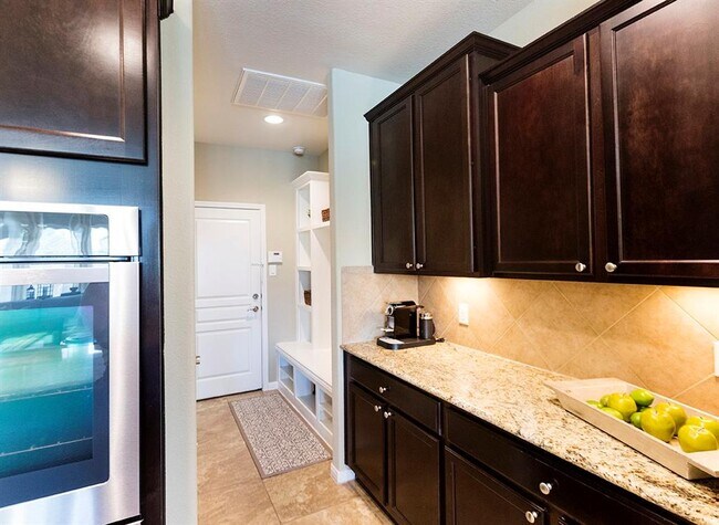 Building Photo - 25630 Foxrun Vista Dr